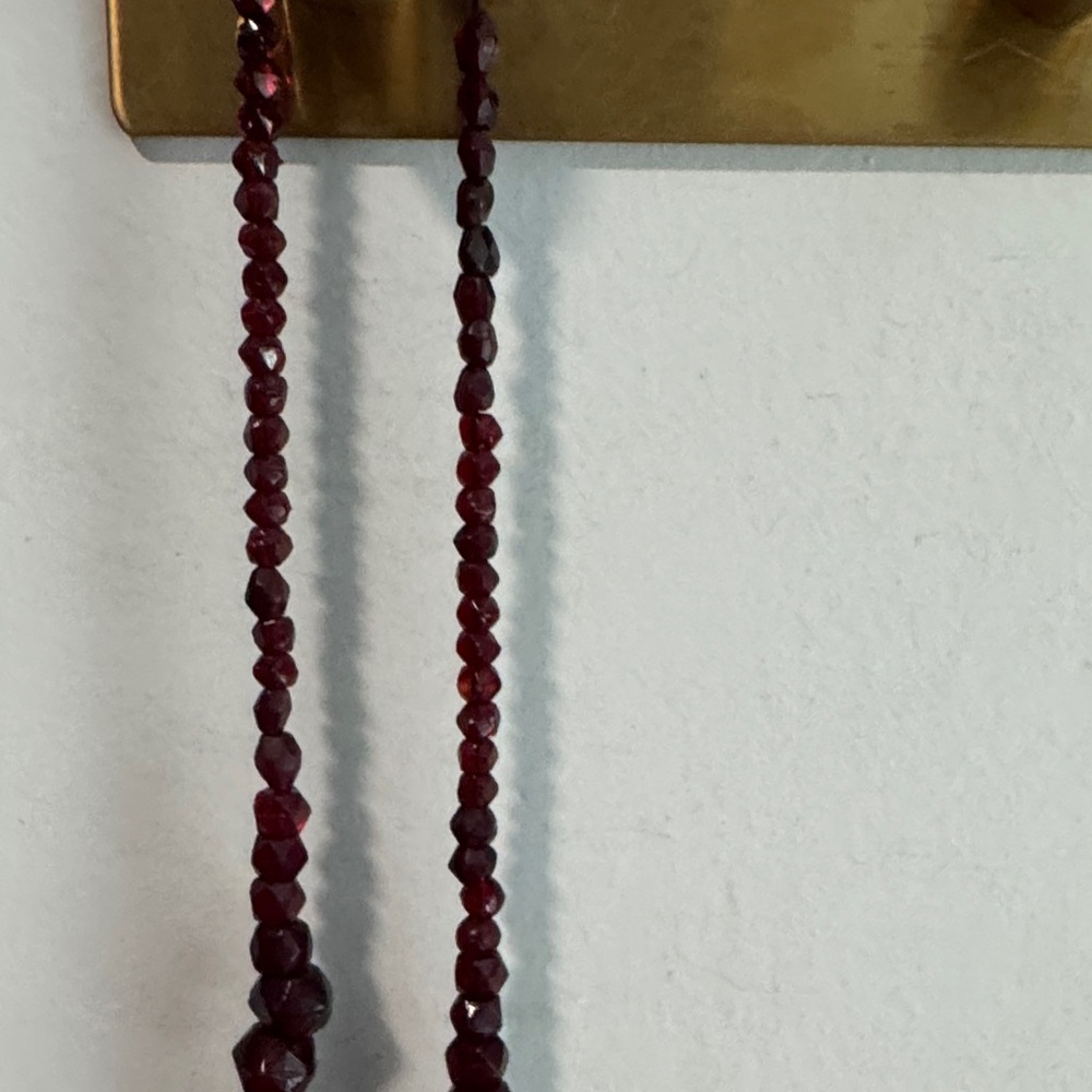Vintage Beaded Necklace in Deep Red and Gold Toned Beads - Picture 5 of 8